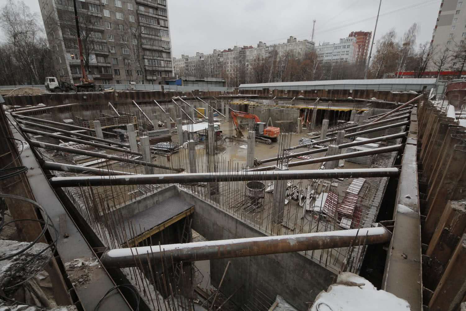Устройство шпунтового ограждения из шпунта Ларсена методом вибропогружения на объекте строительства административного здания в г. Владивостоке, ул. Байкальская, 42.